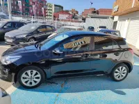 Usado Kia Rio 100 CV (73 kW) 2023 Negro Berlina