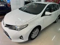 Usado Toyota Auris Active 132 CV (97 kW) 2013 Blanco Berlina
