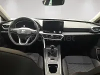 Usado Seat Leon FR 150 CV (110 kW) 2023 Rojo Familiar