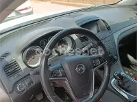 Usado Opel Insignia Business 130 CV (95 kW) 2013 Blanco Familiar
