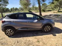 Usado Renault Captur Zen 90 CV (66 kW) 2017 Gris / plateado SUV