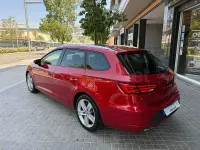 Usado Seat Leon Style 150 CV (110 kW) 2020 Granate Familiar