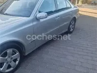 Usado Mercedes E320 Avantgarde 204 CV (150 kW) 2003 Gris / plata Berlina