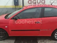 Usado Seat Ibiza Stella 75 CV (55 kW) 2003 Rojo Utilitario