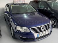 Usado VW Passat Highline 140 CV (102 kW) 2005 Azul Berlina