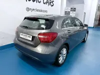 Usado Mercedes A180 Style 109 CV (80 kW) 2014 Gris Utilitario