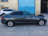 Usado Mercedes C200 Avantgarde 136 CV (100 kW) 2012 Gris / plata Berlina