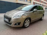 Usado Peugeot 5008 Style 130 CV (95 kW) 2016 Gris / plata Monovolumen