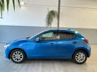 Usado Mazda 2 90 CV (66 kW) 2018 Azul Berlina