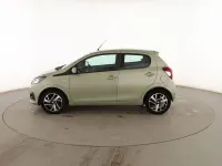 Usado Peugeot 108 Allure 72 CV (52 kW) 2022 Verde Berlina