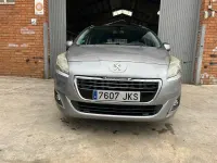Usado Peugeot 5008 Allure 130 CV (95 kW) 2016 Gris / plata Monovolumen