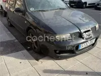 Usado Seat Leon Stella 105 CV (77 kW) 2004 Negro Utilitario