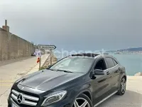 Usado Mercedes GLA180 AMG line 122 CV (89 kW) 2016 Negro SUV