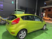 Usado Ford Fiesta Trend 68 CV (50 kW) 2009 Verde Berlina