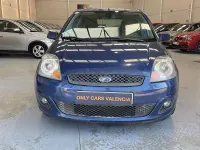 Usado Ford Fiesta Ghia 80 CV (58 kW) 2007 Azul Utilitario