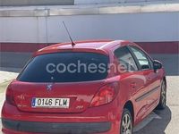Usado Peugeot 207 90 CV (66 kW) 2007 Rojo Berlina