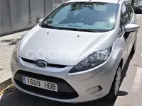 Usado Ford Fiesta Trend 82 CV (60 kW) 2011 Gris / plata Berlina