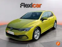Usado VW Golf VIII 115 CV (84 kW) 2021 Amarillo Berlina