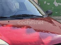 Usado Renault Clio II Dynamique 80 CV (58 kW) 2004 Granate Berlina