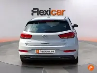 Usado Hyundai i30 120 CV (88 kW) 2021 Blanco