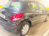 Usado Peugeot 207 75 CV (55 kW) 2011 Negro Berlina