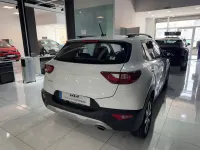Usado Kia Stonic 100 CV (73 kW) 2025 Blanco SUV