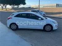 Usado Hyundai i30 90 CV (66 kW) 2016 Blanco Berlina