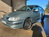 Usado Renault Mégane 110 CV (80 kW) 1999 Gris / plata Berlina