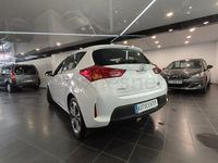 Usado Toyota Auris Active 90 CV (66 kW) 2015 Blanco Berlina