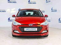 Usado Hyundai i20 75 CV (55 kW) 2015 Rojo Berlina