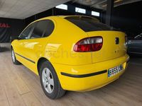 Usado Seat Leon 90 CV (66 kW) 2004 Amarillo Utilitario