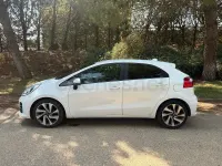 Usado Kia Rio 84 CV (61 kW) 2017 Blanco Berlina