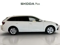 Usado Skoda Octavia Ambition 150 CV (110 kW) 2024 Blanco Familiar