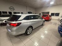 Usado Opel Astra Elegance 130 CV (95 kW) 2021 Gris / plata Berlina