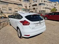 Usado Ford Focus Trend 125 CV (91 kW) 2015 Blanco Berlina