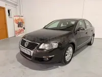 Usado VW Passat Highline 140 CV (102 kW) 2007 Gris / plata Berlina