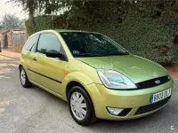 Usado Ford Fiesta 80 CV (58 kW) 2005 Verde Utilitario