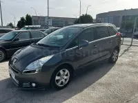 Usado Peugeot 5008 Allure 115 CV (84 kW) 2013 Gris / plata Monovolumen