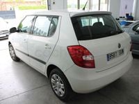 Usado Skoda Fabia 60 CV (44 kW) 2010 Blanco Berlina