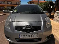 Usado Toyota Yaris 90 CV (66 kW) 2006 Gris / plata Berlina