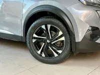 Usado Peugeot 2008 Allure 100 CV (73 kW) 2020 Gris / plata SUV
