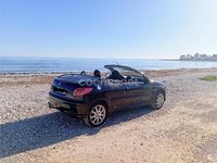 Usado Peugeot 206 CC 110 CV (80 kW) 2005 Negro Descapotable