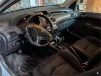 Usado Peugeot 206 90 CV (66 kW) 2001 Blanco Berlina