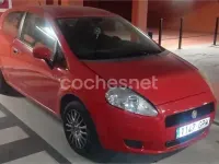 Usado Fiat Grande Punto Active 65 CV (47 kW) 2009 Rojo Utilitario