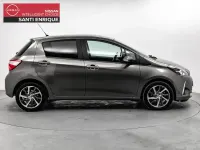 Usado Toyota Yaris Hybrid Active 100 CV (73 kW) 2019 Gris Utilitario