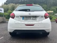 Usado Peugeot 208 Active 100 CV (73 kW) 2016 Blanco Utilitario