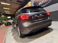 Usado Mercedes A180 Urban 109 CV (80 kW) 2014 Gris / plata Berlina