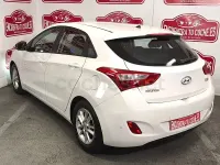 Usado Hyundai i30 100 CV (73 kW) 2013 Blanco Berlina