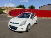 Usado Hyundai i20 Comfort 100 CV (73 kW) 2010 Blanco Utilitario