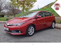 Usado Toyota Auris Active 116 CV (85 kW) 2015 Rojo Berlina